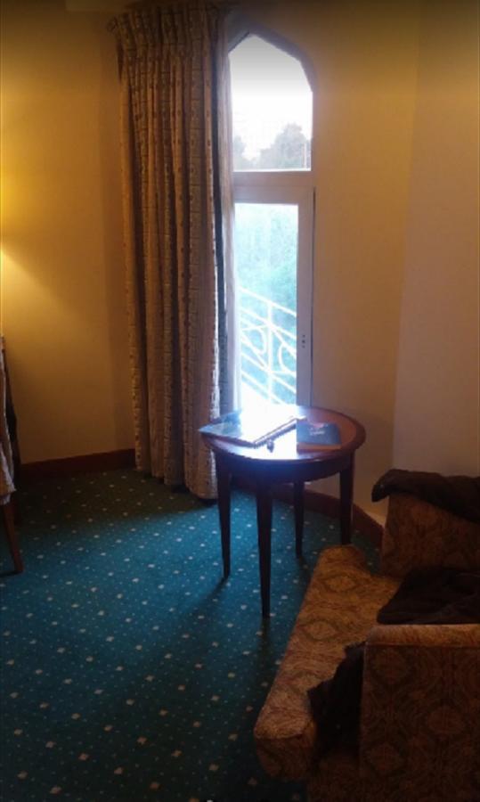 Embassy Inn, Karachi Bagian luar foto