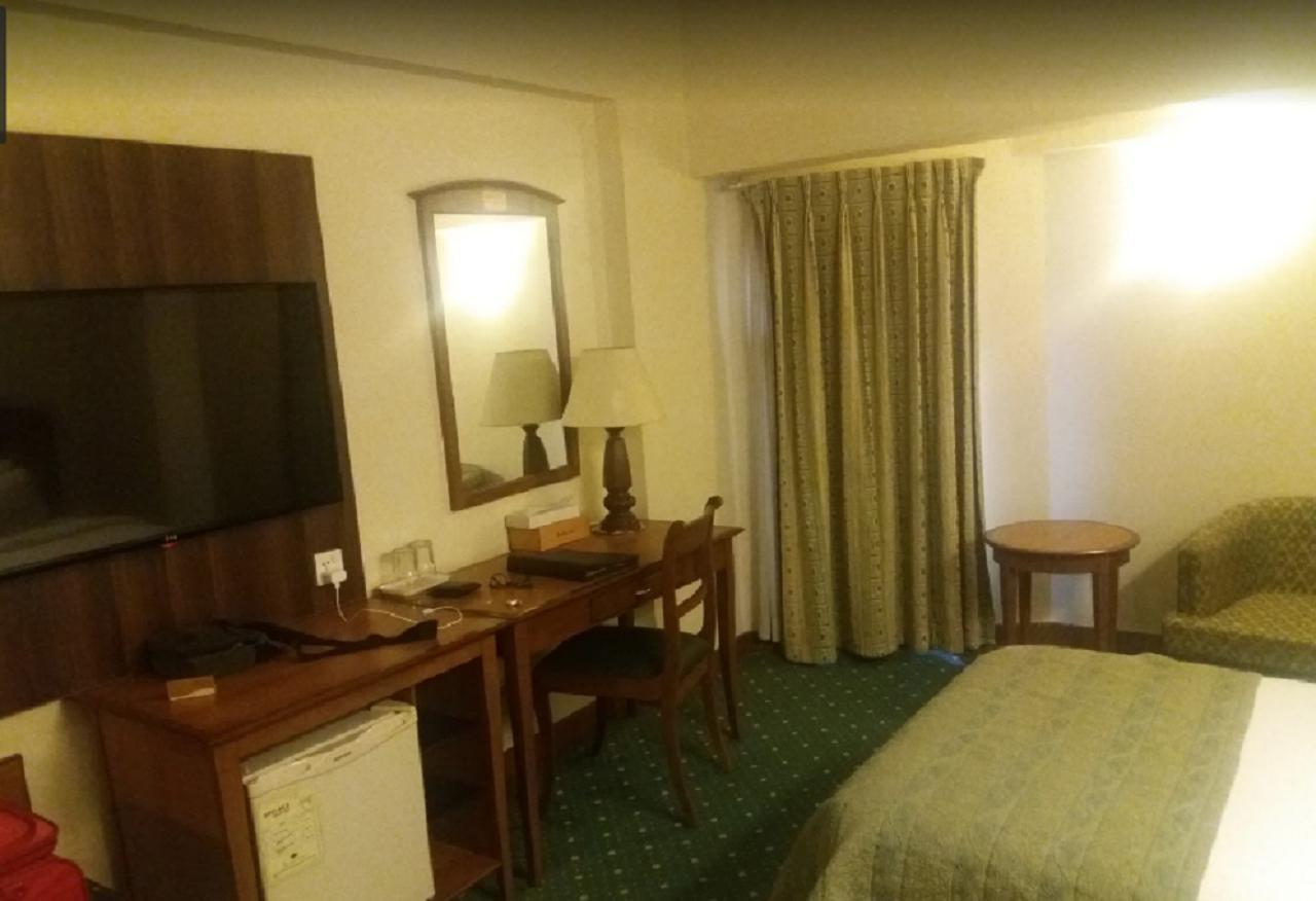 Embassy Inn, Karachi Bagian luar foto