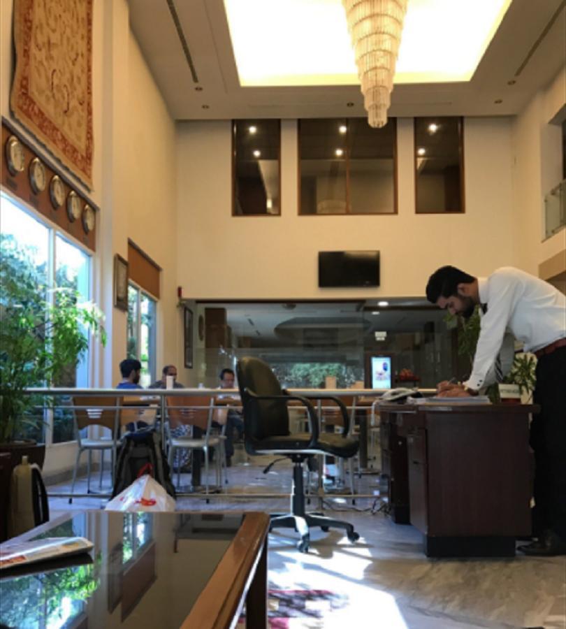 Embassy Inn, Karachi Bagian luar foto