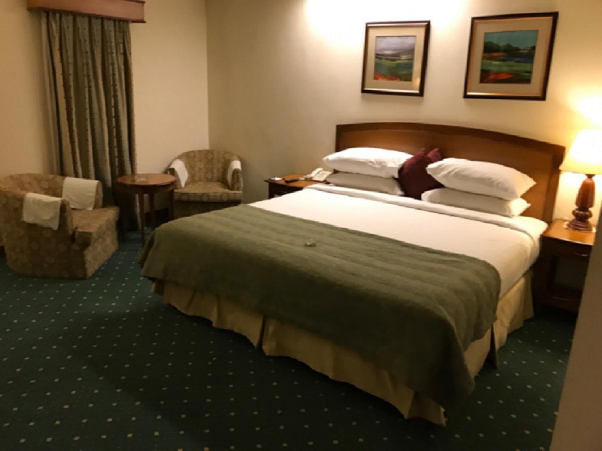Embassy Inn, Karachi Bagian luar foto