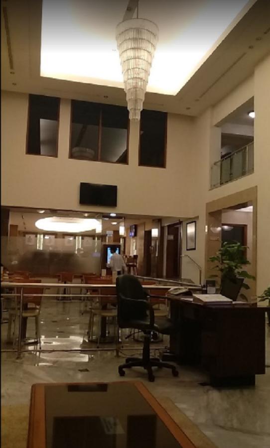 Embassy Inn, Karachi Bagian luar foto