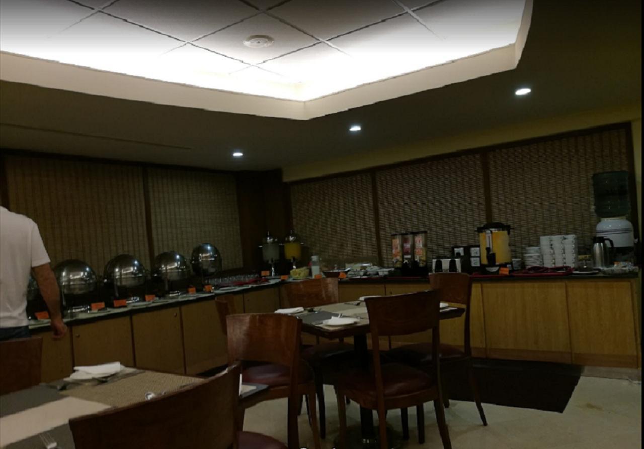 Embassy Inn, Karachi Bagian luar foto